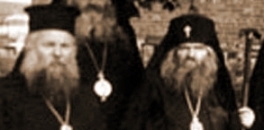 Sfântul Ioan Maximovici în 1963, la sediul Exarhatului american al Bisericii Vechi-Calendariste din Grecia cu arhiepiscopul Petros de Astoria